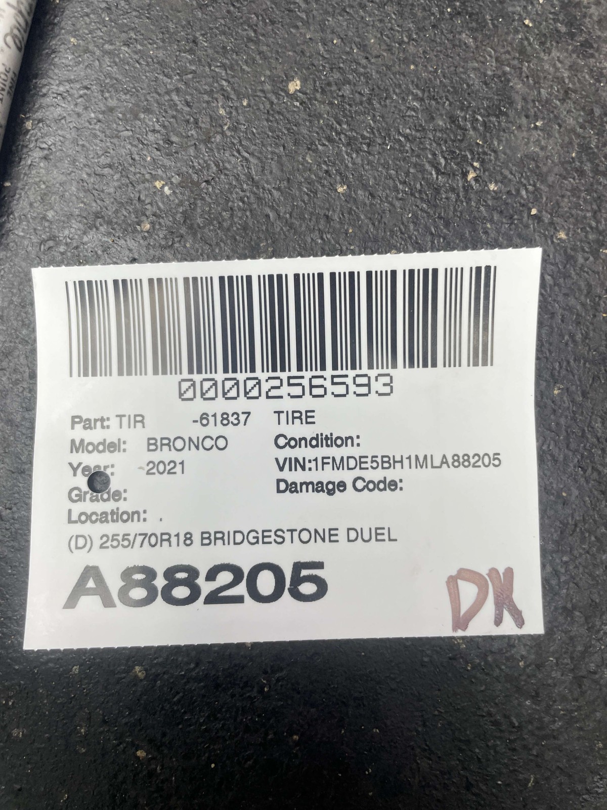 (D) 255/70R18 BRIDGESTONE DUELER A/T TIRE 13/32NDS DOT (0623)