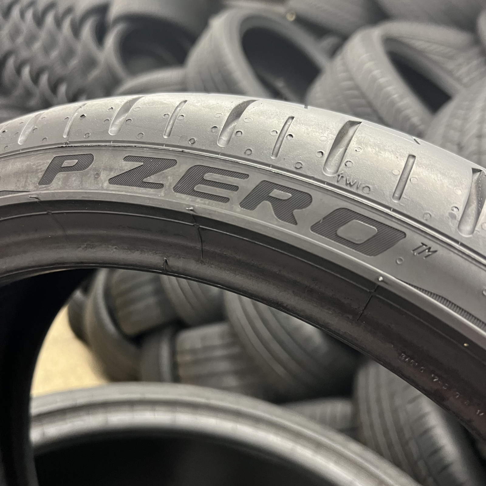 1 Tire LikeNEW Pirelli P Zero PZ4 Run Flat BMW 205/40R18 86W No Patch