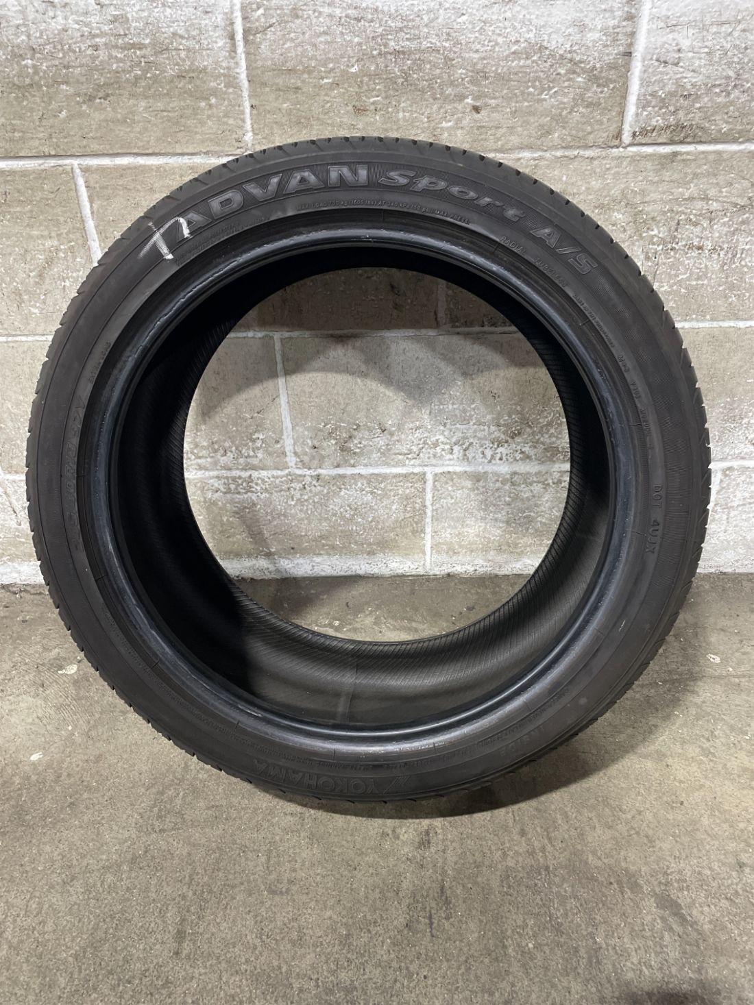 1x P245/40R18 Yokohama Advan Sport AS 10/32 97 Y Used Tire 2454018