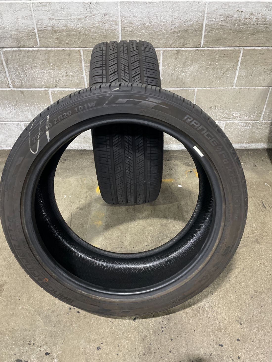 2x P255/40R20 Range Finder GT-E HE21 9/32 101 W Used Tires 2554020
