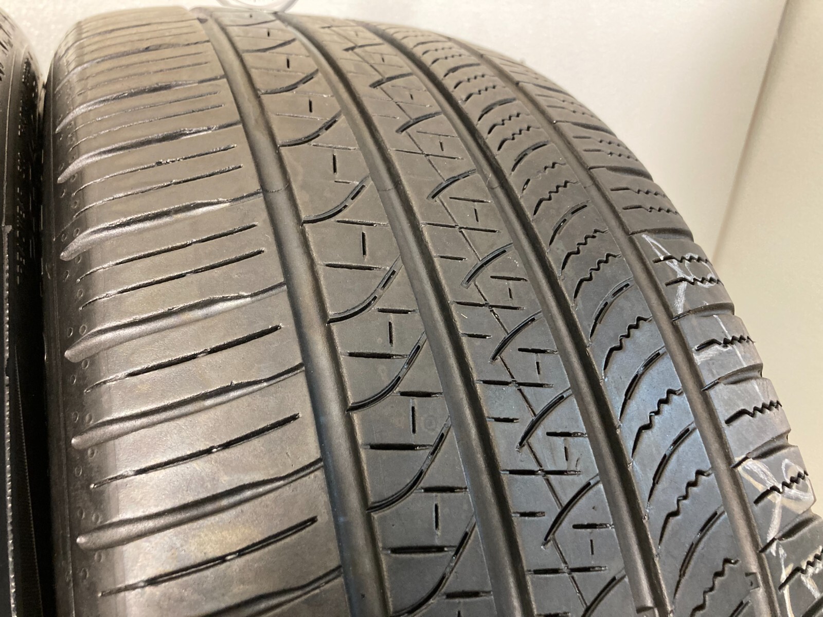 NO SHIPPING ONLY LOCAL PICK UP 2 Tires 255 40 21 Pirelli Scorpion Zero VOL