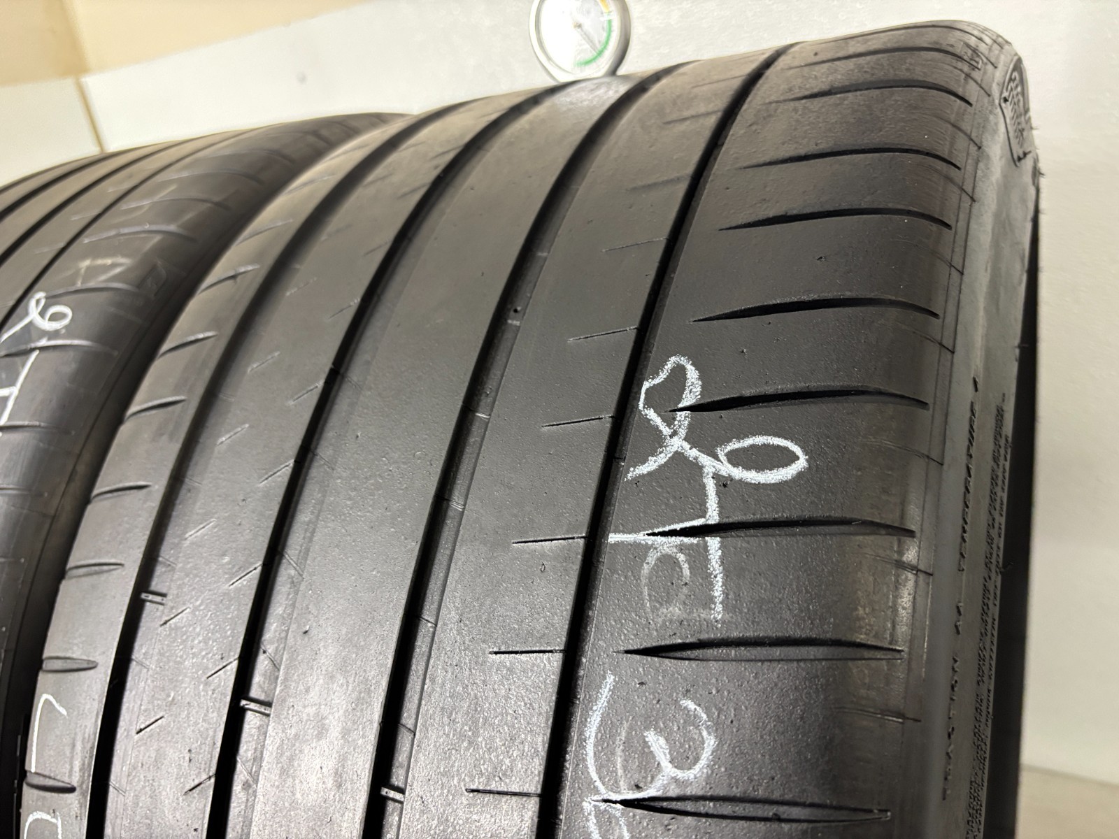 NO SHIPPING ONLY LOCAL PICK UP 2 Tires 325 35 22 Michelin Pilot Sport 4S MO1