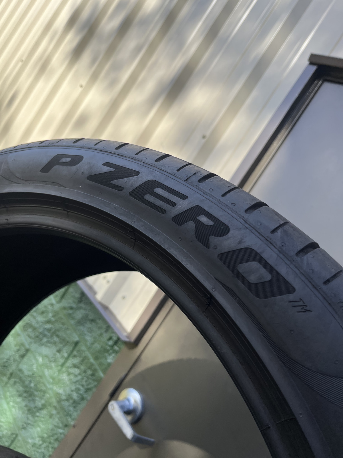 1 Tire Pirelli P Zero PZ4 J LR 265/40ZR22 106Y DOT.3923 6.75/32