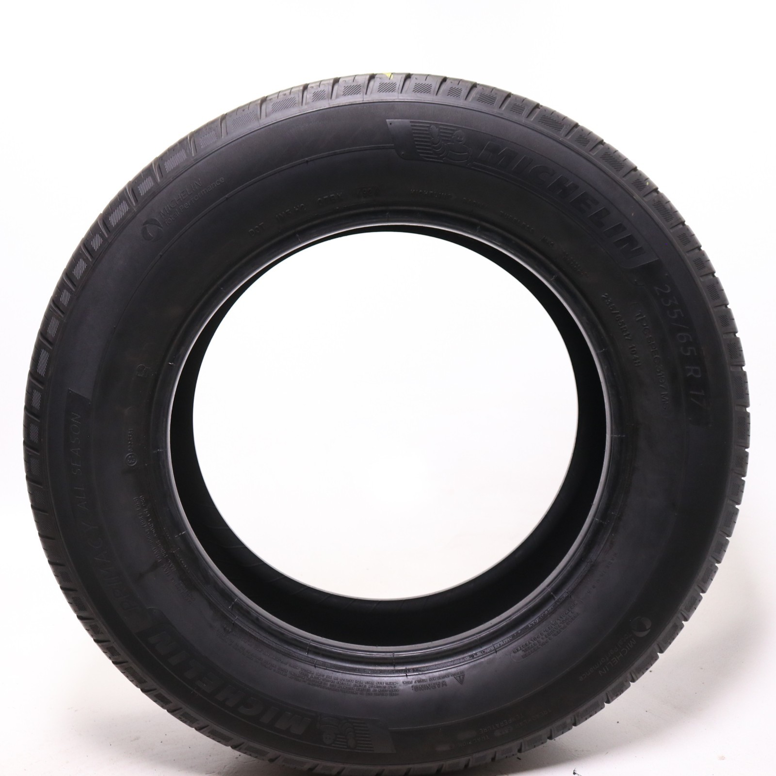 Set of 4 Used 235/65R17 Michelin Primacy A/S – 104H – 7-7.5/32