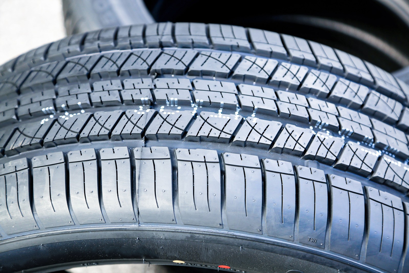 4 Tires Leao Lion Sport 4×4 HP 205/70R16 97V A/S Performance