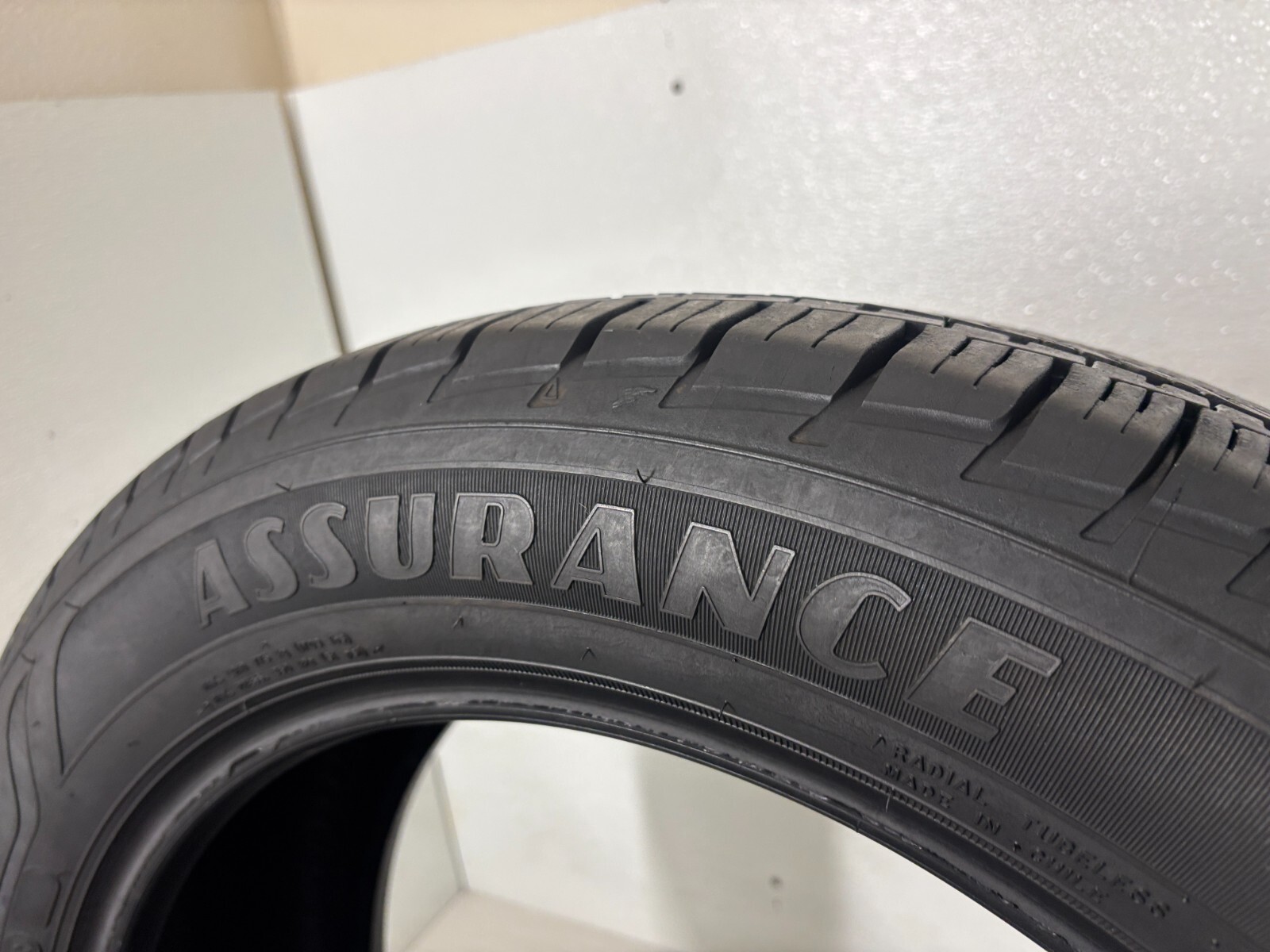 1 Tire 225 55 19 Goodyear Assurance Maxlife (11.00/32 Tread Left) 99V