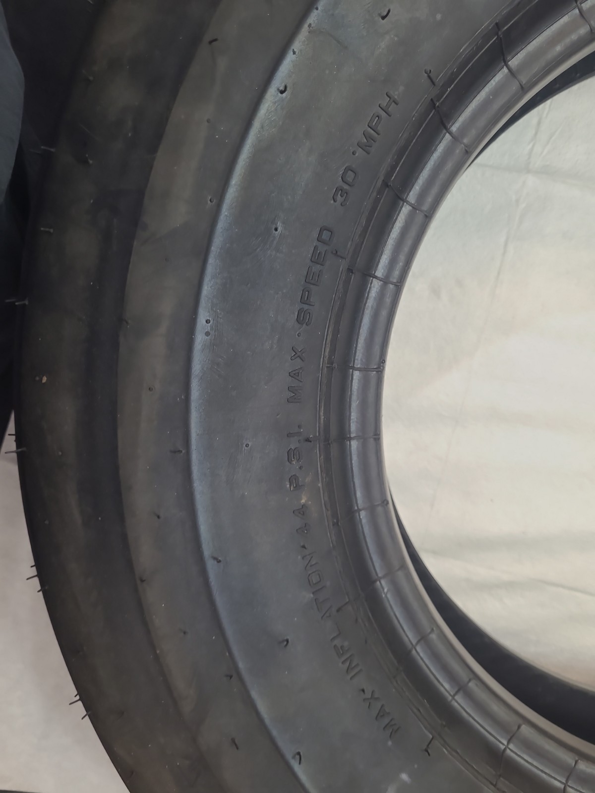 Harvest King 9.5 L 15 Farm Implement Tire 8 ply Tubeless 9.5L-15