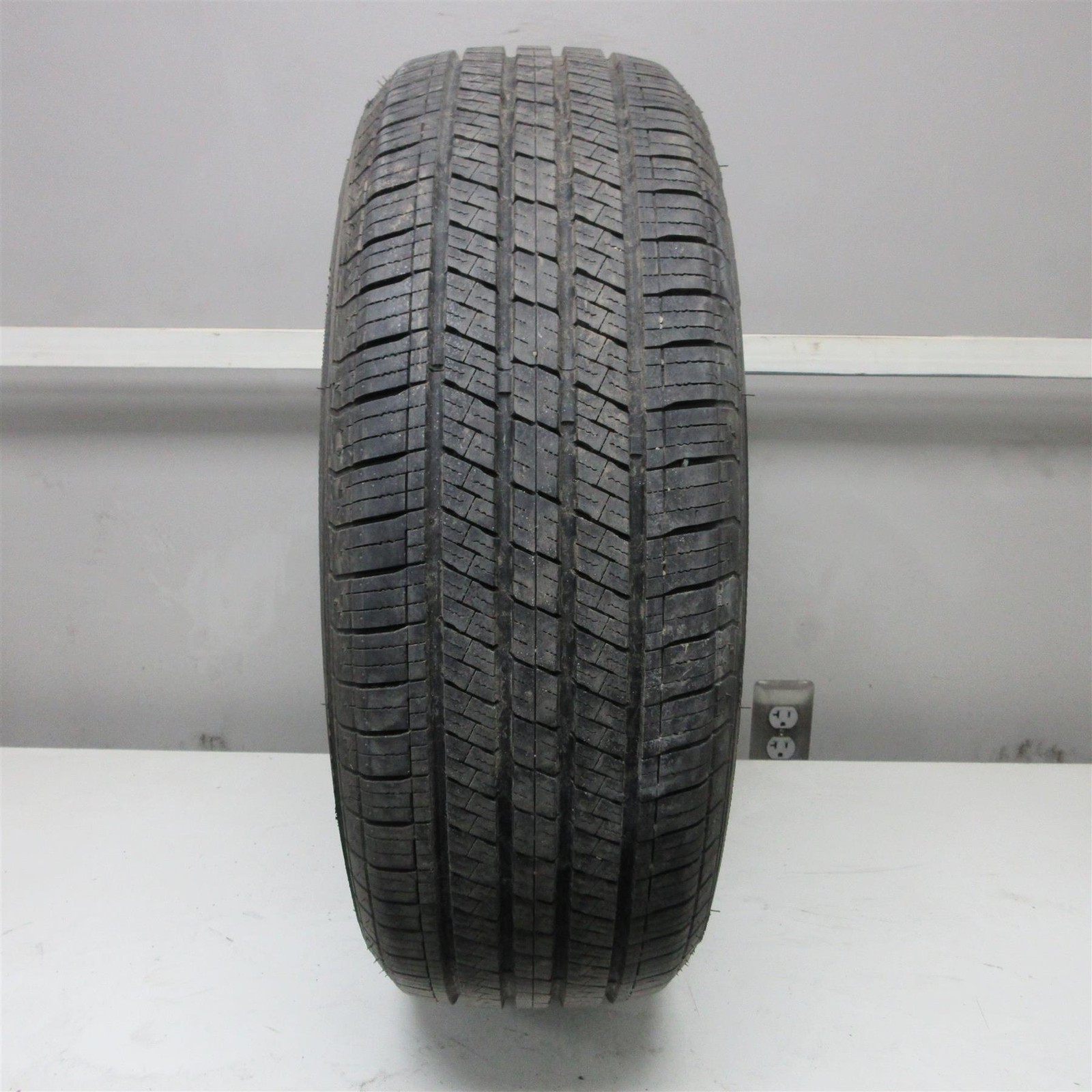 205/60R16 Vantage Touring A/S 92V Used Tire (8/32nd) NO PATCHES! (QTY 1)