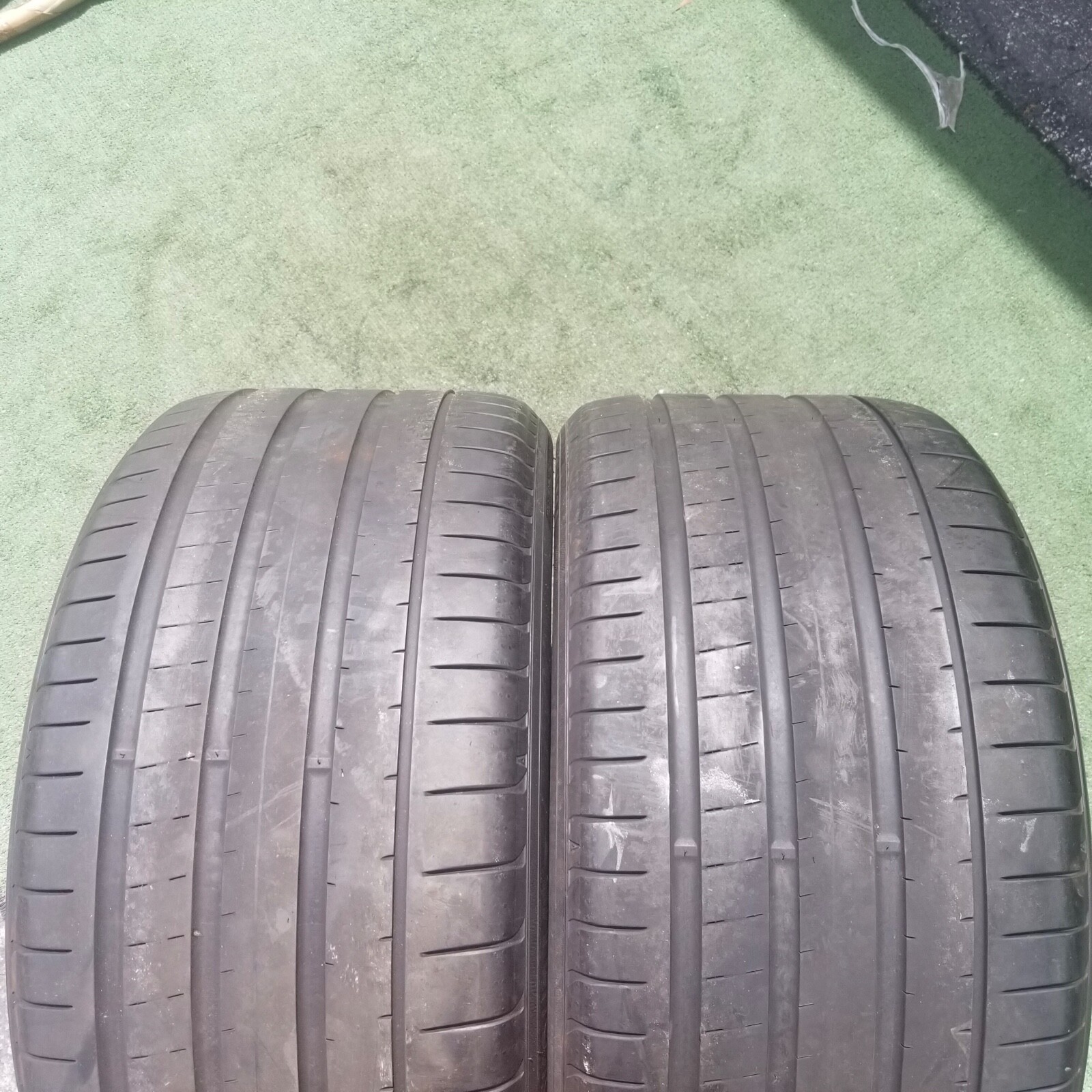 325/35R22 Yokohama Advan Sport V107 Tires MO1 Mercedes-Benz GLE 325/35ZR-22 50%