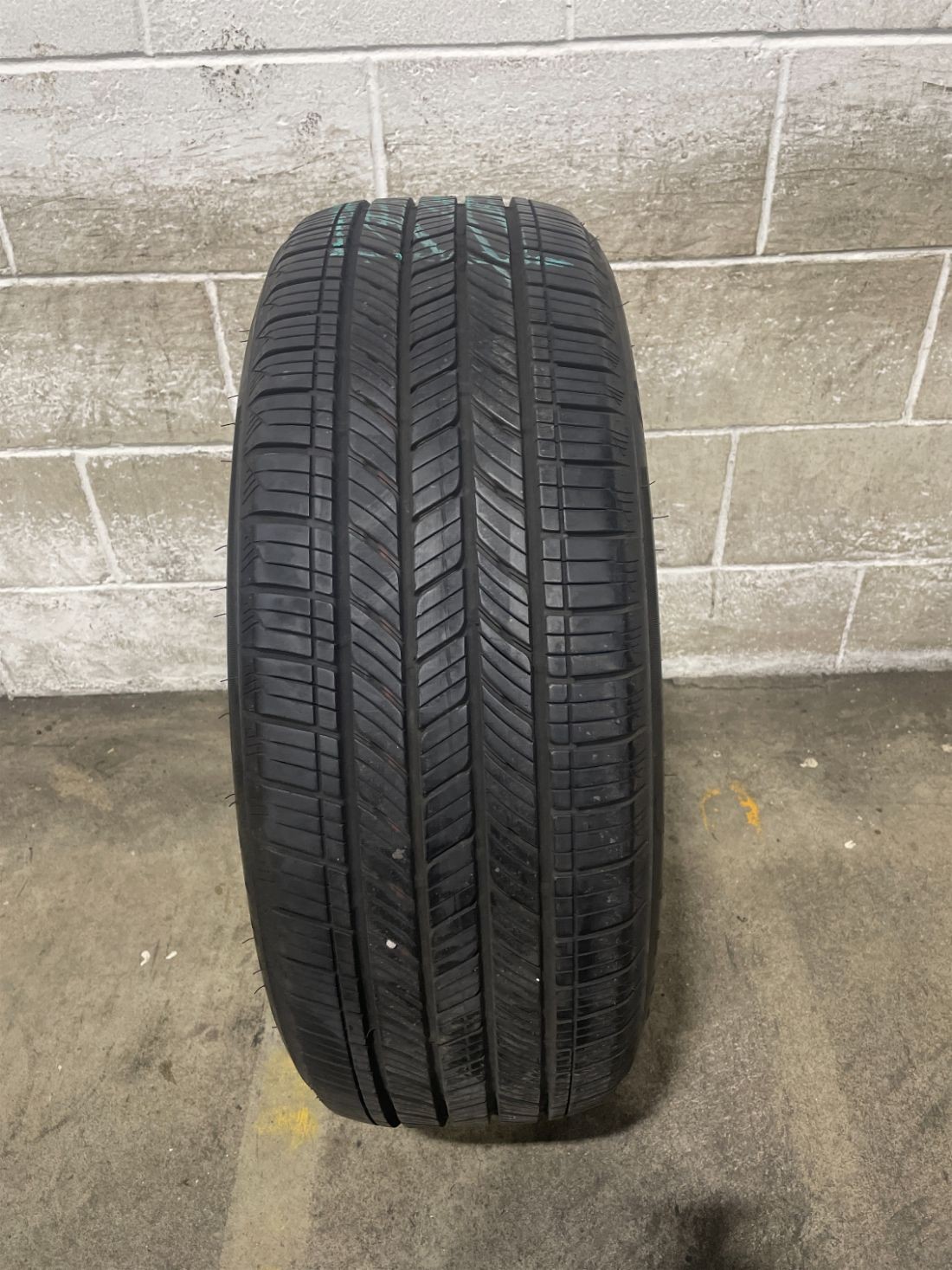 1x P235/50R21 Bridgestone Alenza Sport A/S Enliten 8/32 101 V Used Tire 2355021