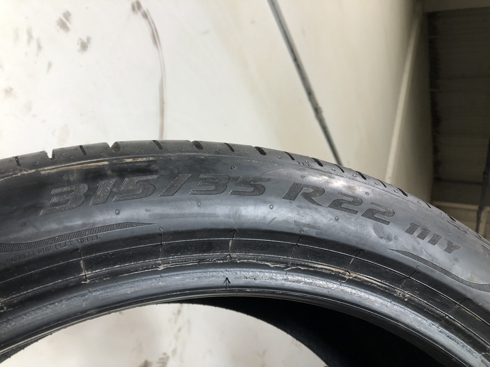 [2] Pirelli P Zero PZ4 Run Flat P315/35R22 315 35 22 Tire 8.5/32