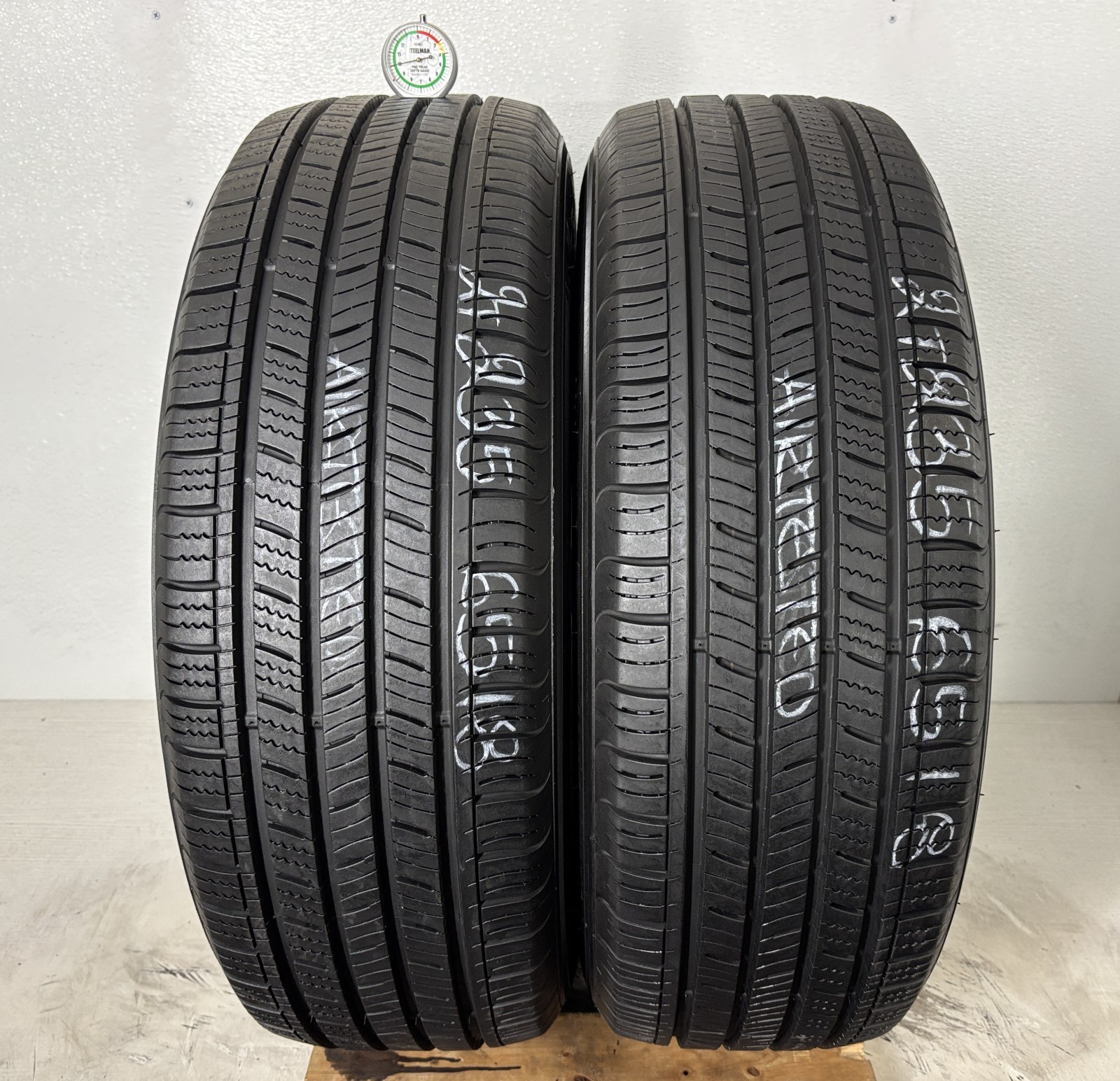 NO SHIPPING ONLY LOCAL PICK UP 2 tires 235 65 18 Kumho Solus TA11