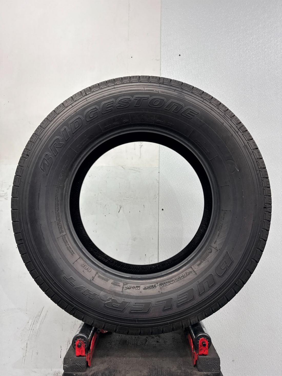 Used P255/70R18 Bridgestone Dueler H/T 113 T – 11/32