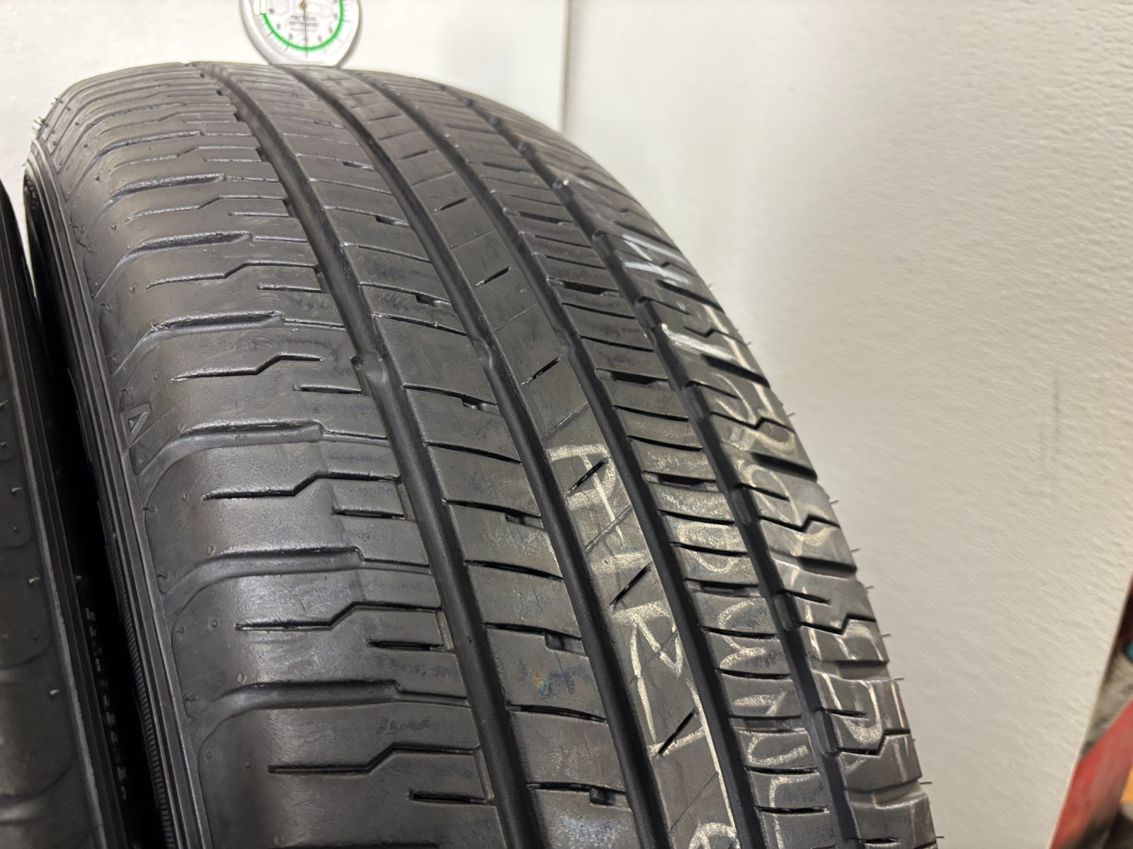 NO SHIPPING ONLY LOCAL PICK UP Set 4 Tires 225 65 17 Dunlop Grandtrek PT20
