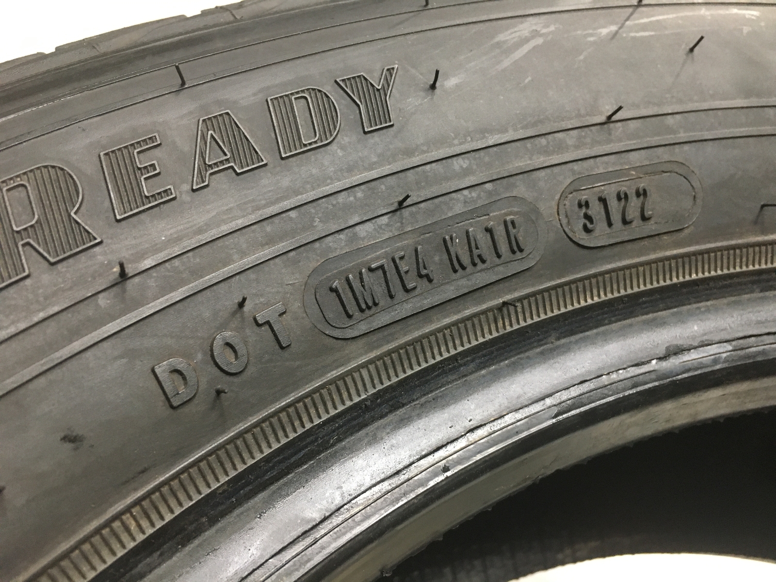 [1] Goodyear Assurance WeatherReady P225/60R18 225 60 18 Tire 9.0-9.5/32