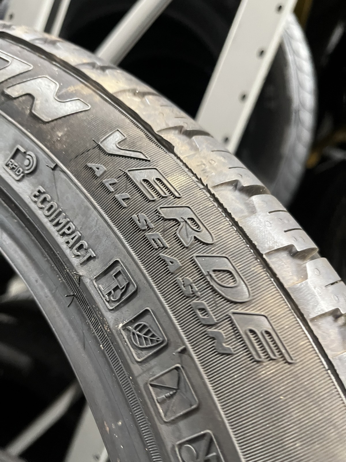 1 Tire Pirelli Scorpion Verde VOL 275/40R21 107V DOT.1625 10.75/32