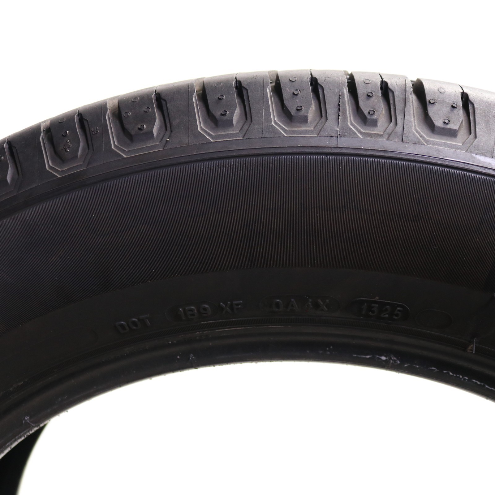 Used 235/60R18 Michelin Defender 2 – 107H – 9/32