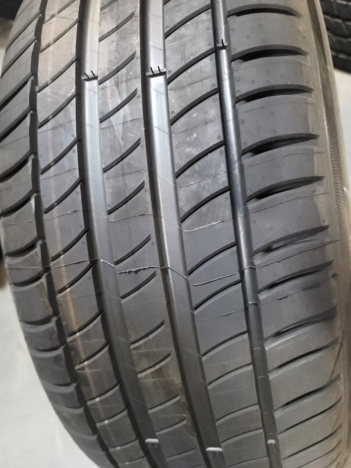 MICHELIN Primacy 3 225/55R17 97Y ZP High Performance Radial Tire DOT Date 3217