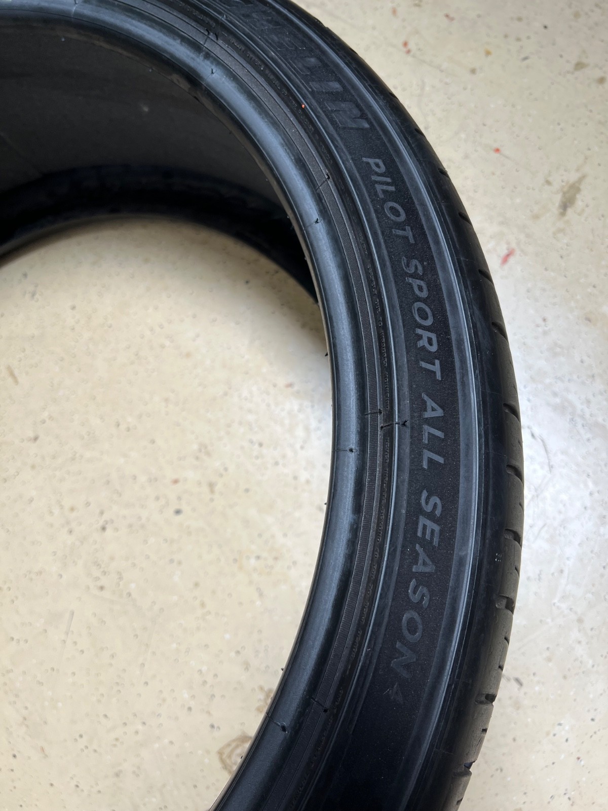 1 – 255/35ZR21 XL (98W) Michelin Pilot Sport All Season 4 Acoustic (T0) – 4156