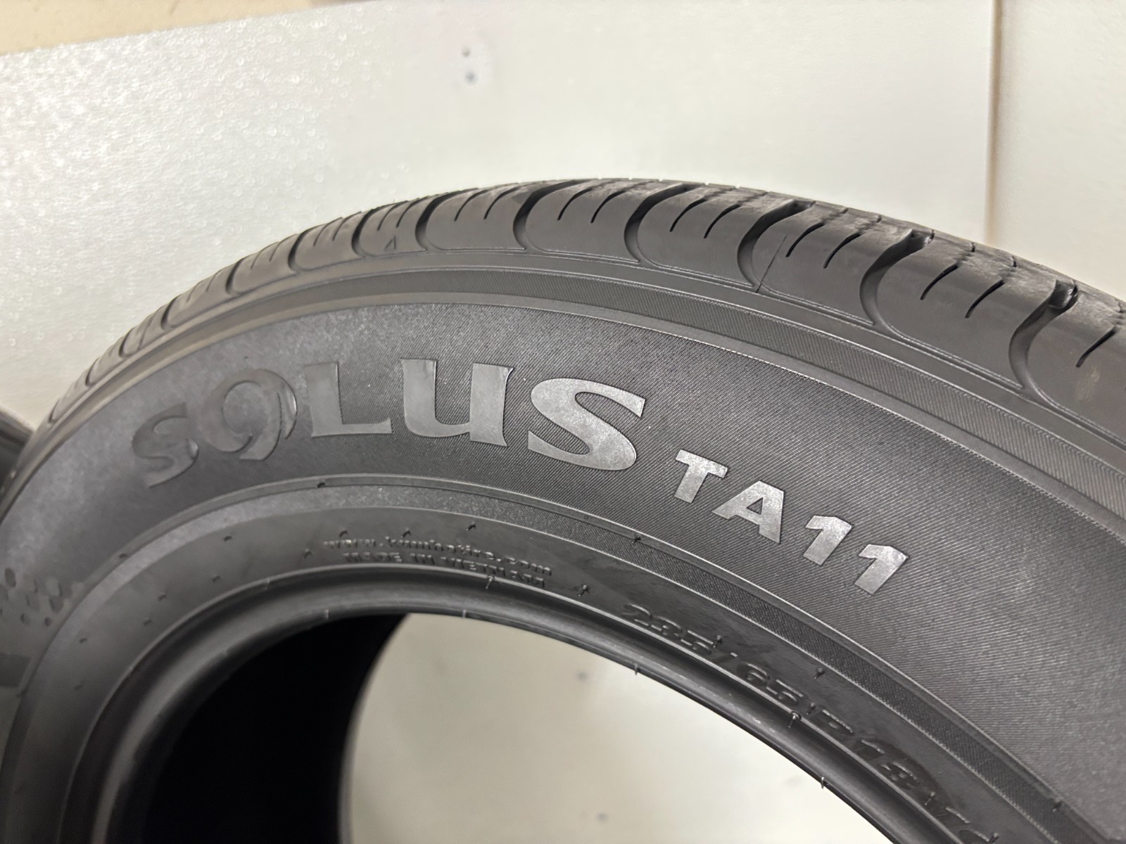 NO SHIPPING ONLY LOCAL PICK UP 2 tires 235 65 18 Kumho Solus TA11