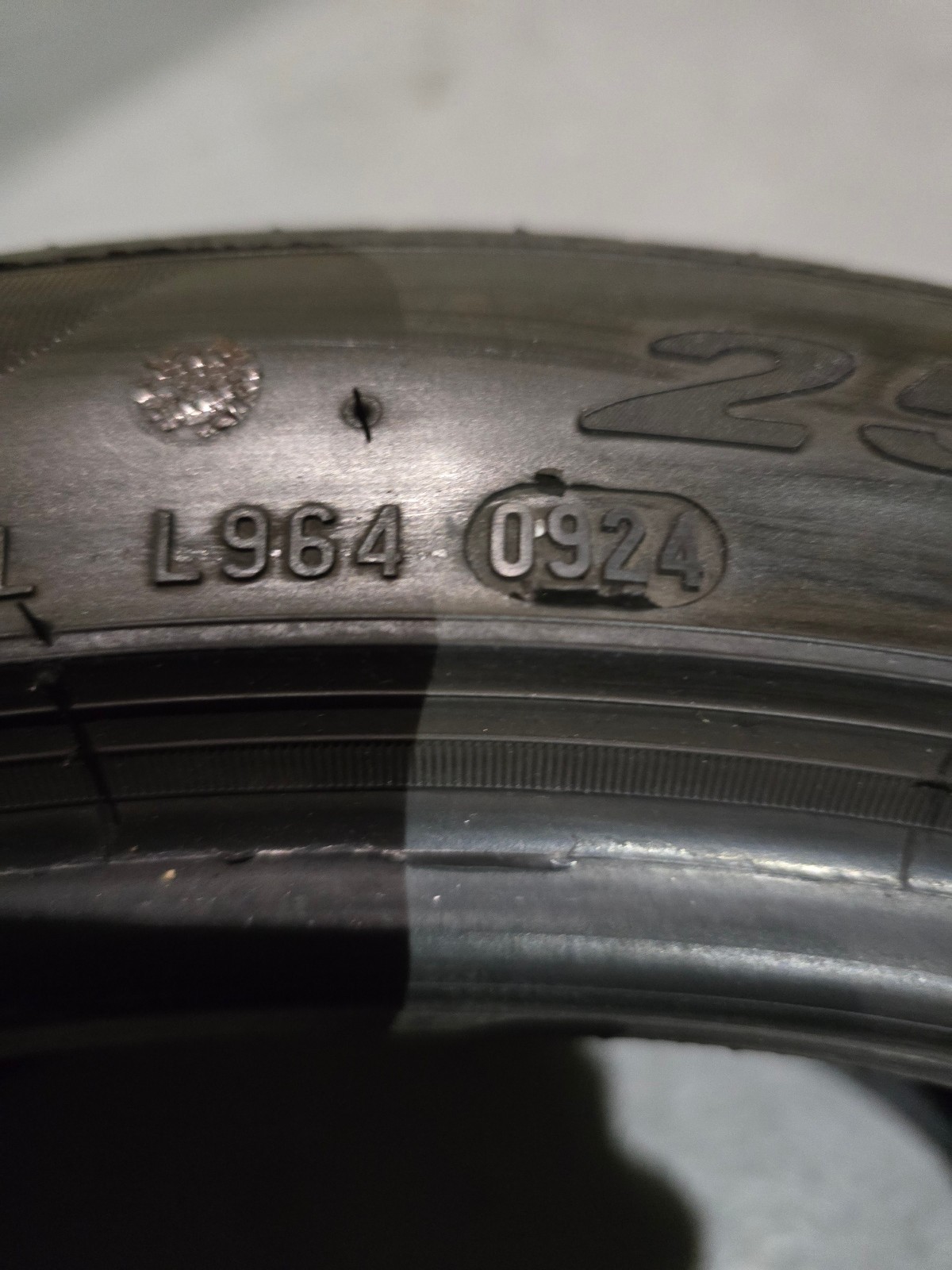 Summer tires 255 40 19 100 Y XL TL (AO) PZERO Pirelli