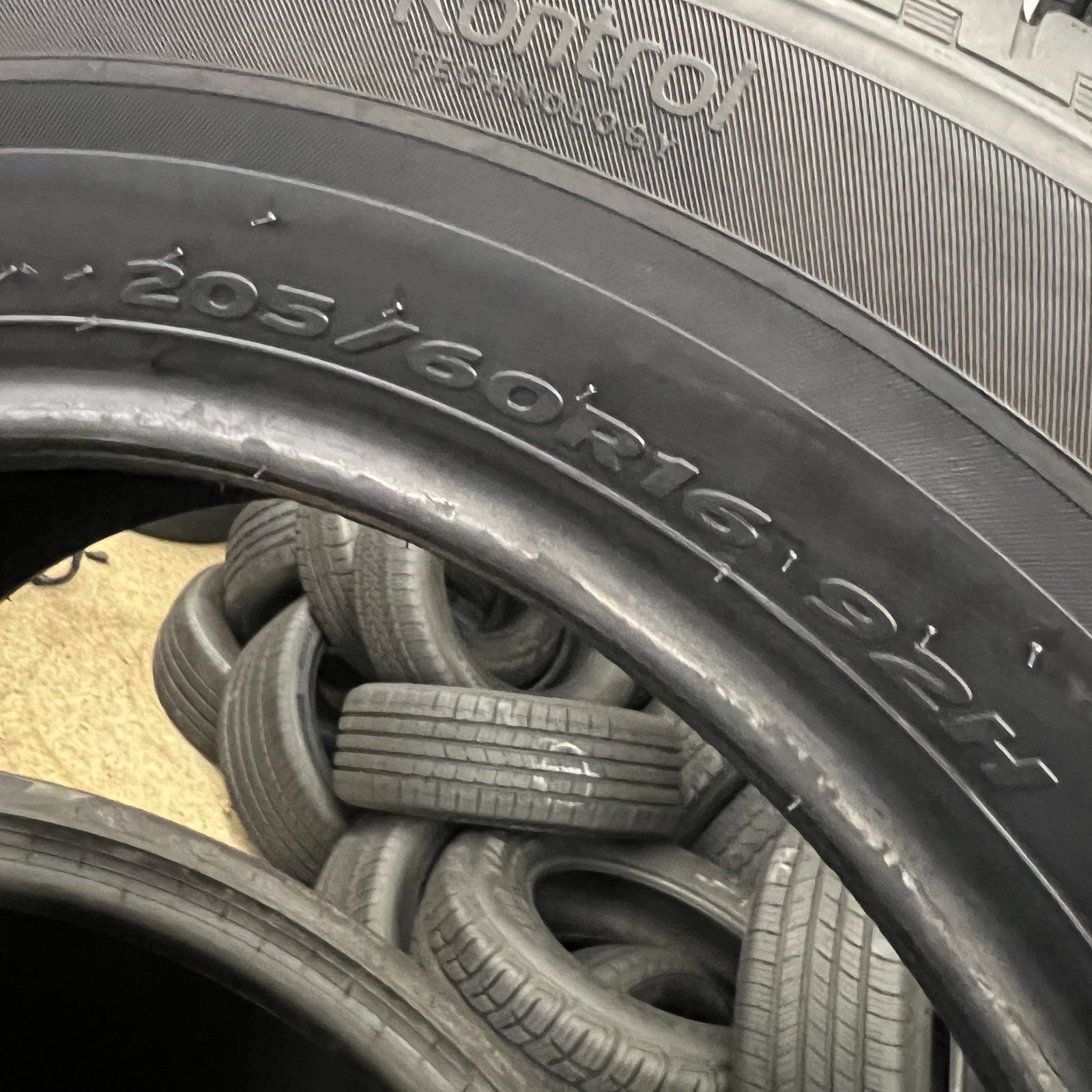 Set Of 2 Tires Likenew Hankook Kinergy GT 205/60R16 92H DOT.3923 9/32 NO Patch