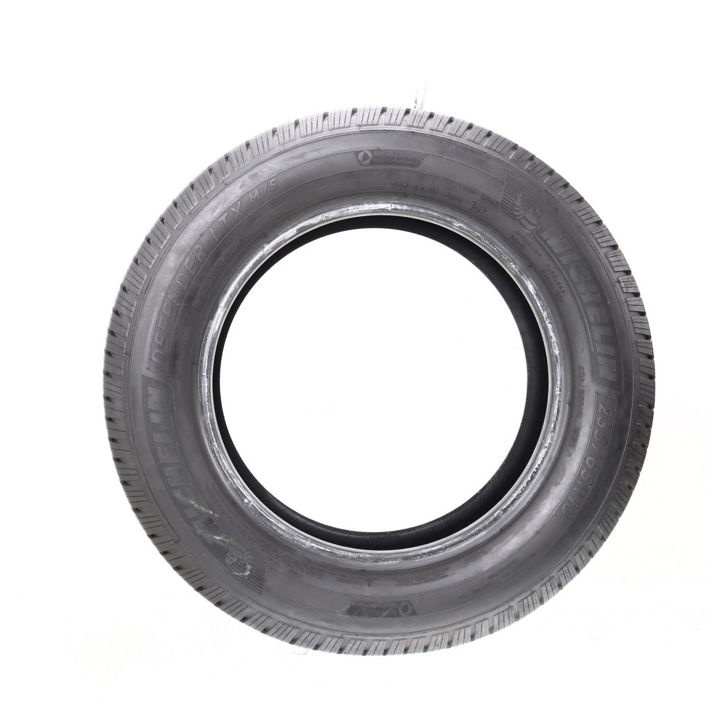 Used 235/65R18 Michelin Defender LTX M/S 106T – 11/32