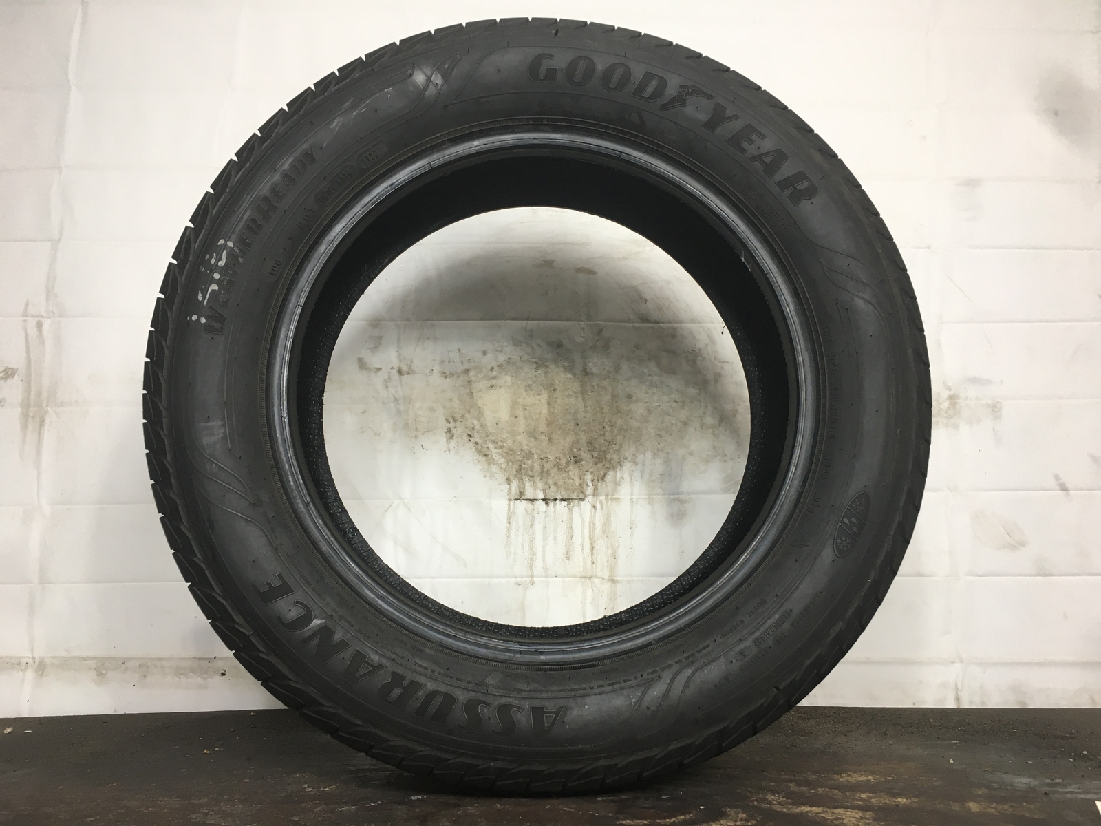 [1] Goodyear Assurance WeatherReady P225/60R18 225 60 18 Tire 9.0-9.5/32