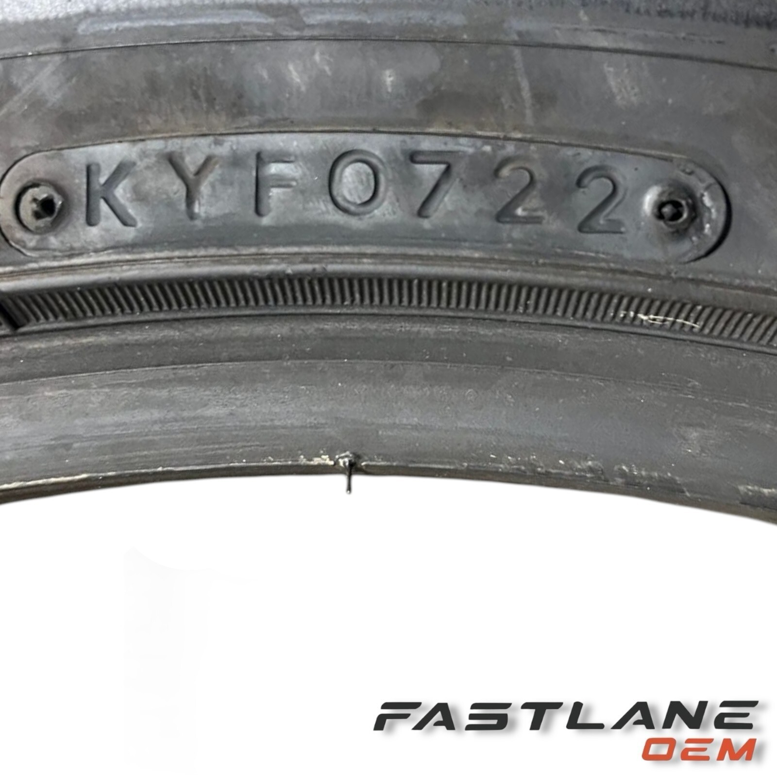GENUINE TIRE NITTO NT555 G2 275/40/R19 105W DOT 0722 OEM 211090 USED