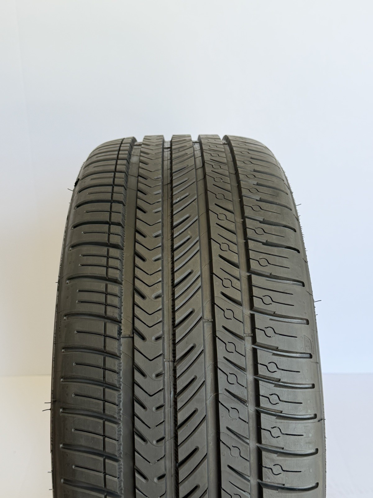 235/45ZR18 98Y Michelin Pilot Sport All Season 4 10/32 DOT 2522 2354518