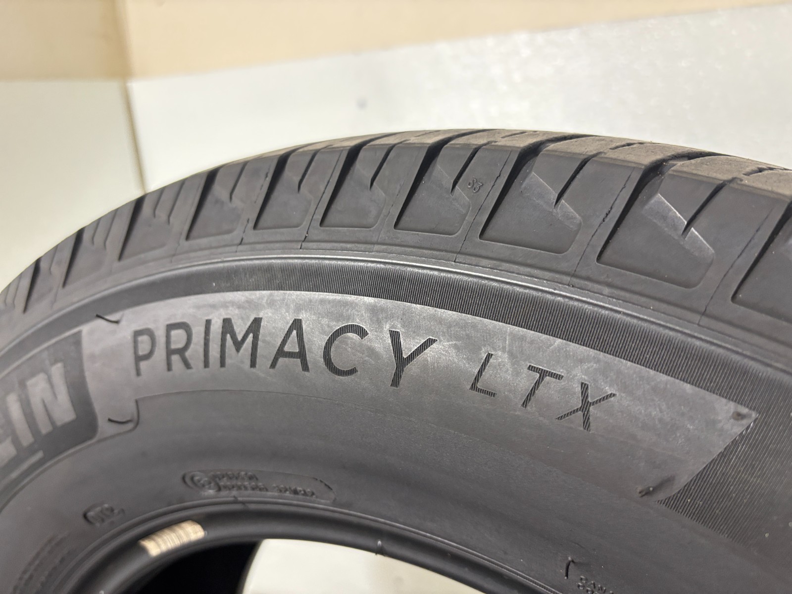 NO SHIPPING ONLY LOCAL PICK UP 2 tires 265 65 18 Michelin Primacy LTX