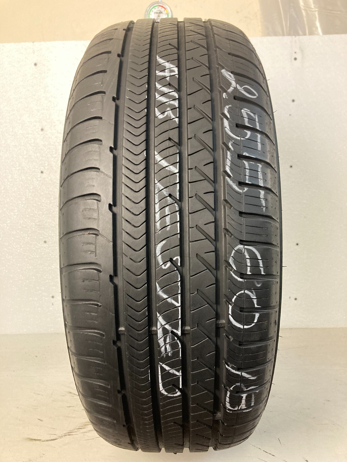 1 Tire 255 60 18 Goodyear Eagle Sport AO A/S (8.0/32 Tread) 108H