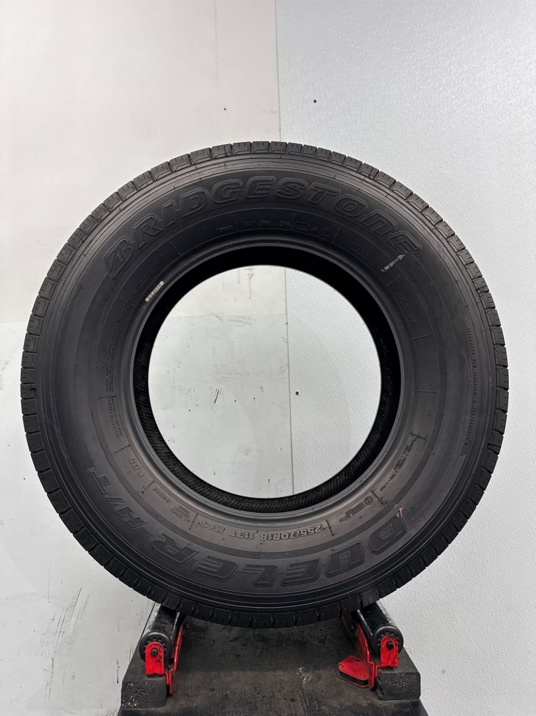 Used P255/70R18 Bridgestone Dueler H/T 113 T – 11/32