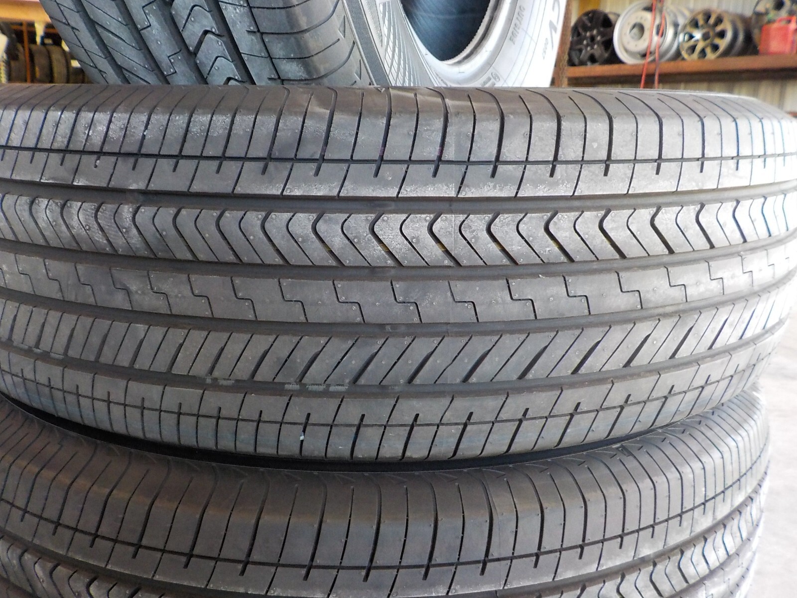 Set of 4 Yokohama Geolandar X-CV 245/70R18 110H Tires DOT 2724 14/32″