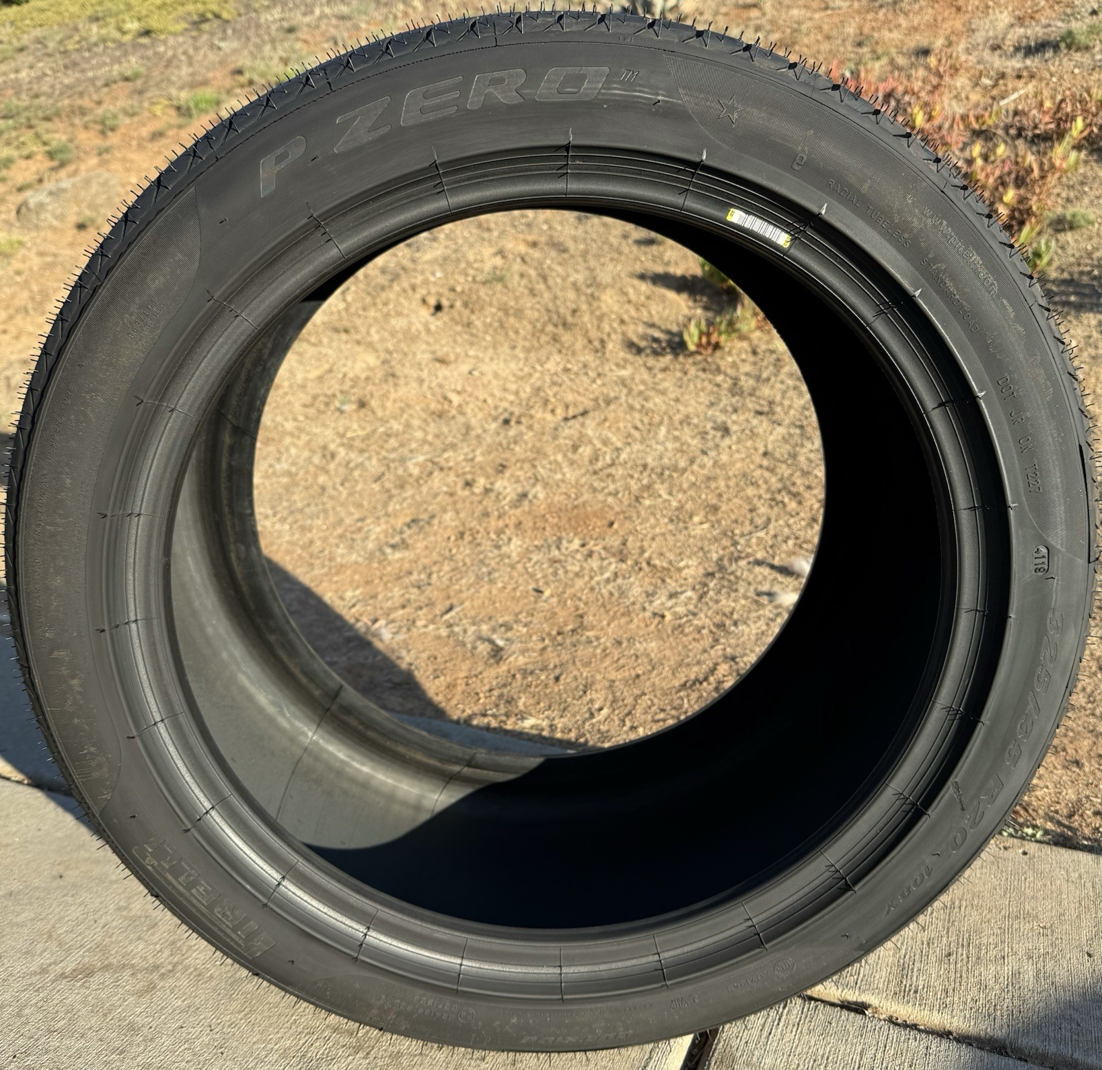 Set of TWO BRAND NEW 325/35R20 108Y Pirelli P Zero BMW X5M X6M Tires 3253520