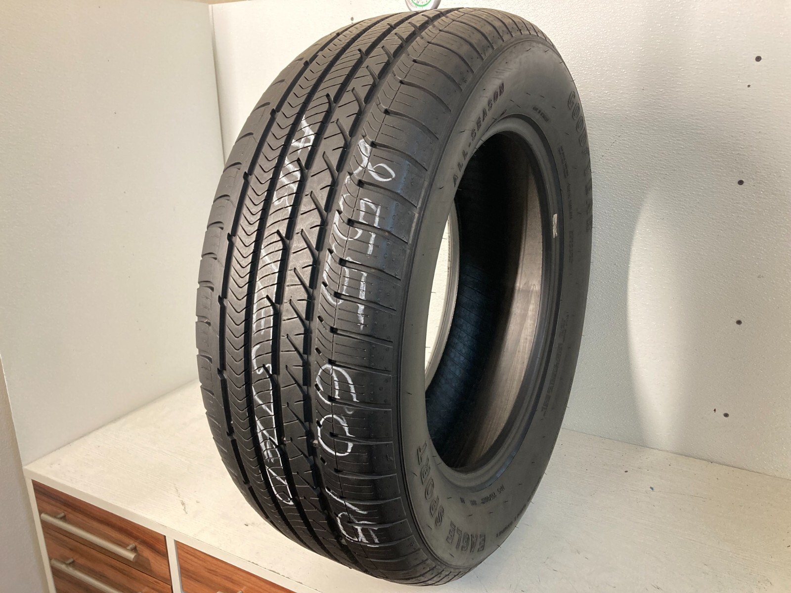 1 Tire 255 60 18 Goodyear Eagle Sport AO A/S (8.0/32 Tread) 108H