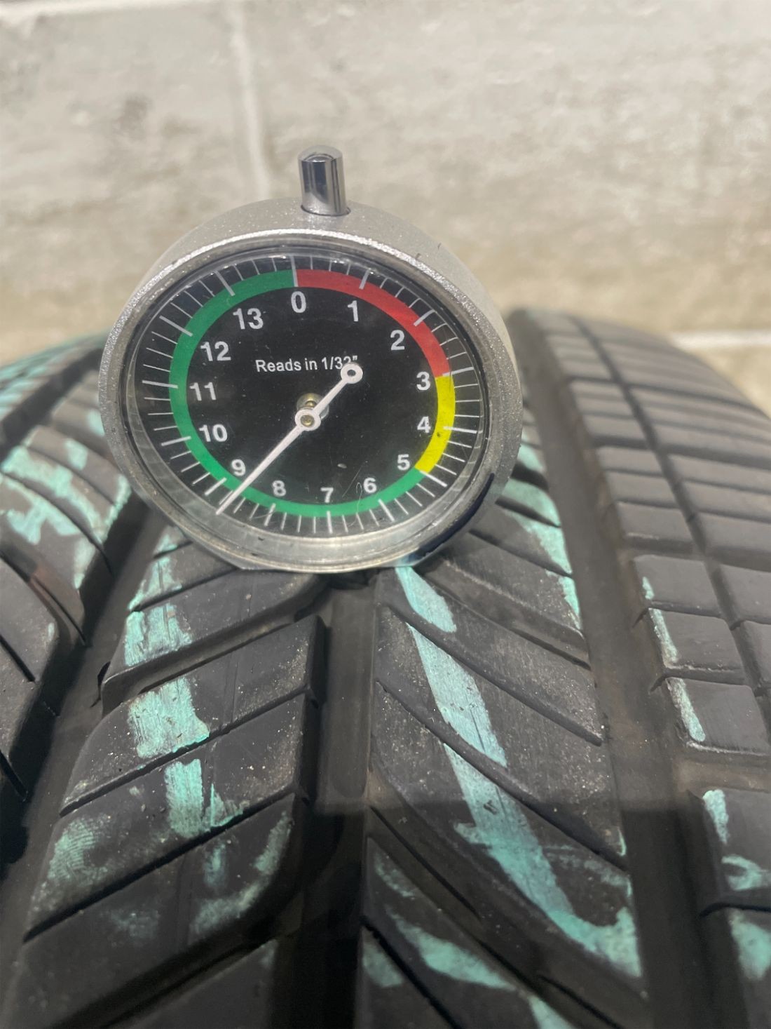1x P235/50R21 Bridgestone Alenza Sport A/S Enliten 8/32 101 V Used Tire 2355021