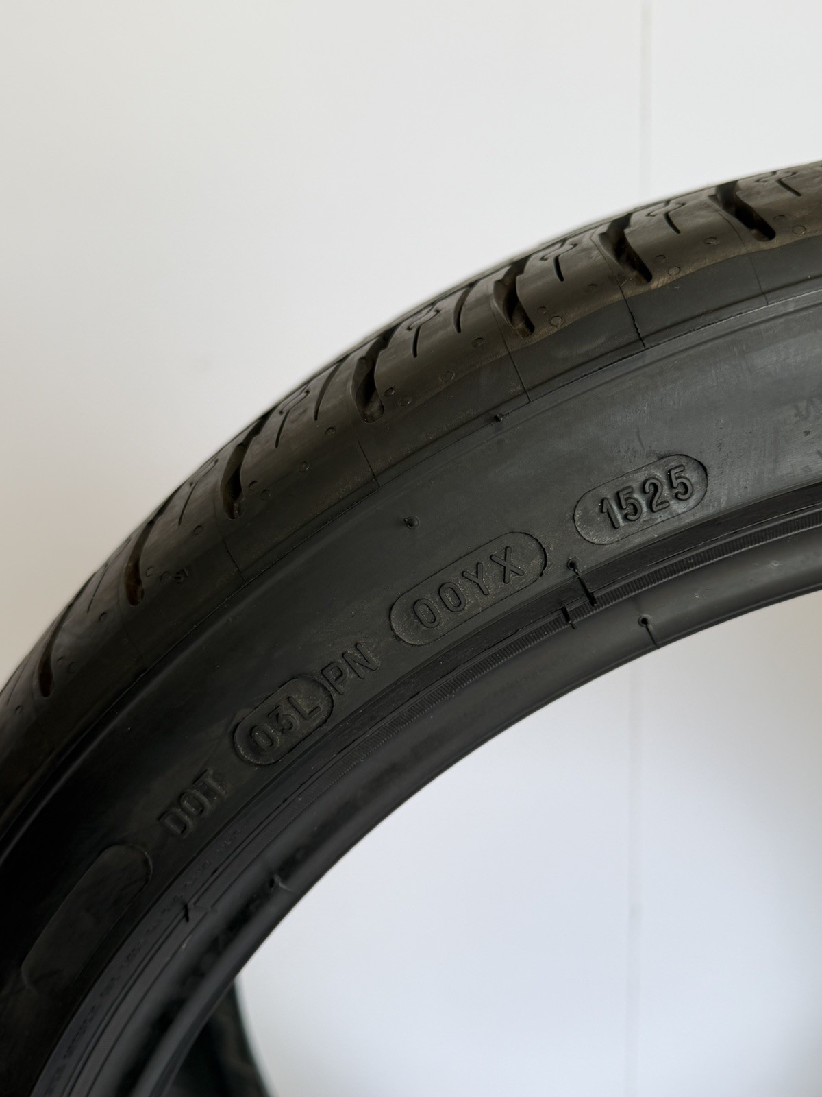 255/35ZR20 97Y Michelin Pilot Sport All Season 4 10/32 DOT 1525 2553520