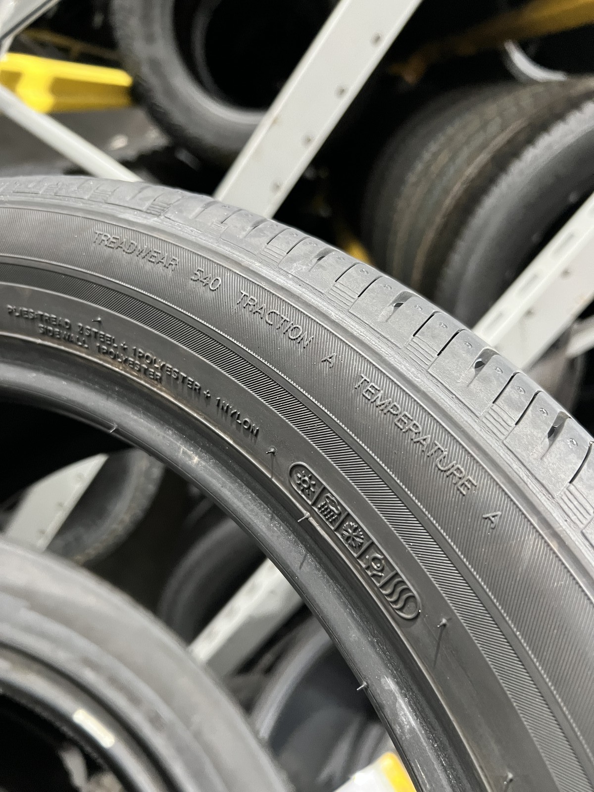 1 New Tire Hankook Kinergy GT 235/45R18 94V DOT.1625 9.5/32