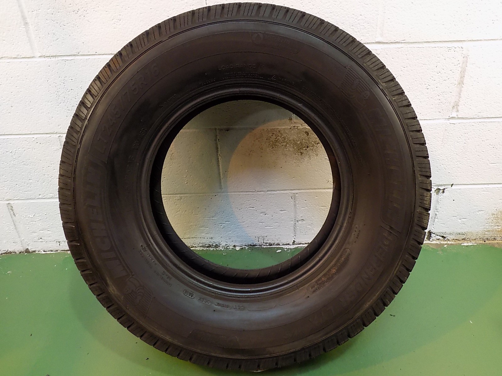 LT245/75R16 Michelin Defender LTX M/S 120 R Used 11/32nds