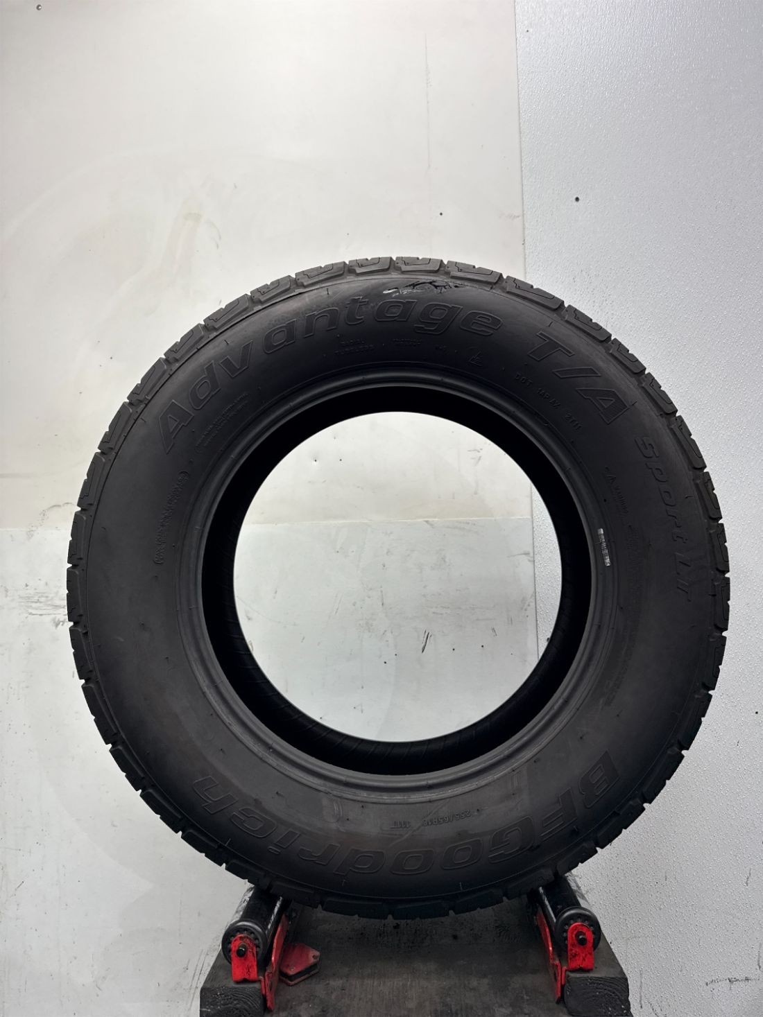 1 Used P255/65R18 BFGoodrich Advantage T/A Sport LT 111 T – 10/32