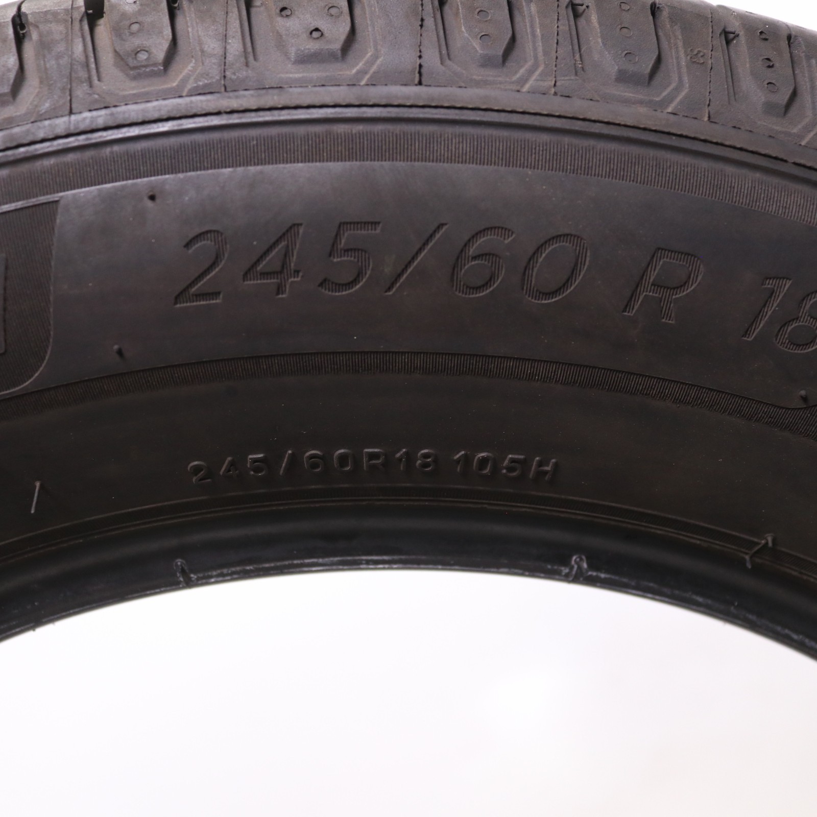Set of 2 Used 245/60R18 Michelin Defender 2 – 105H – 9-10/32
