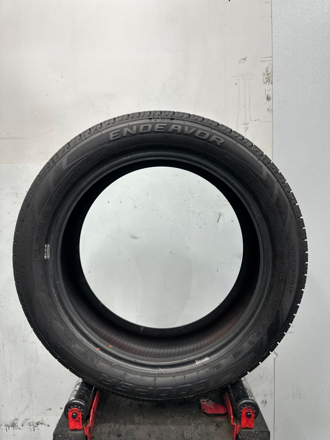 Used P205/50R17 Cooper Endeavor 93 V – 10/32