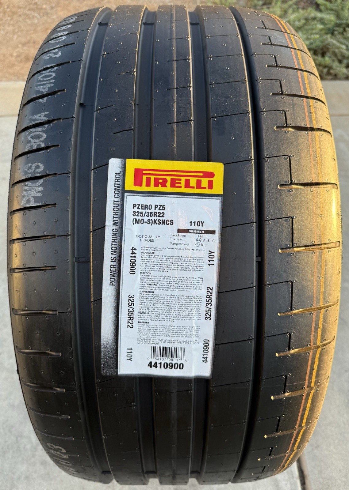 Set of 2 BRAND NEW 325/35R22 110Y Pirelli P Zero PZ5 MO-S Noise Canceling Tires