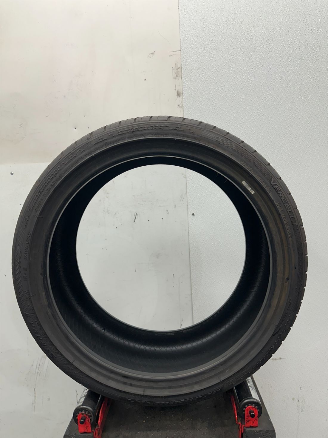 Used P225/40R18 Vercelli Strada 2 92 W – 9/32