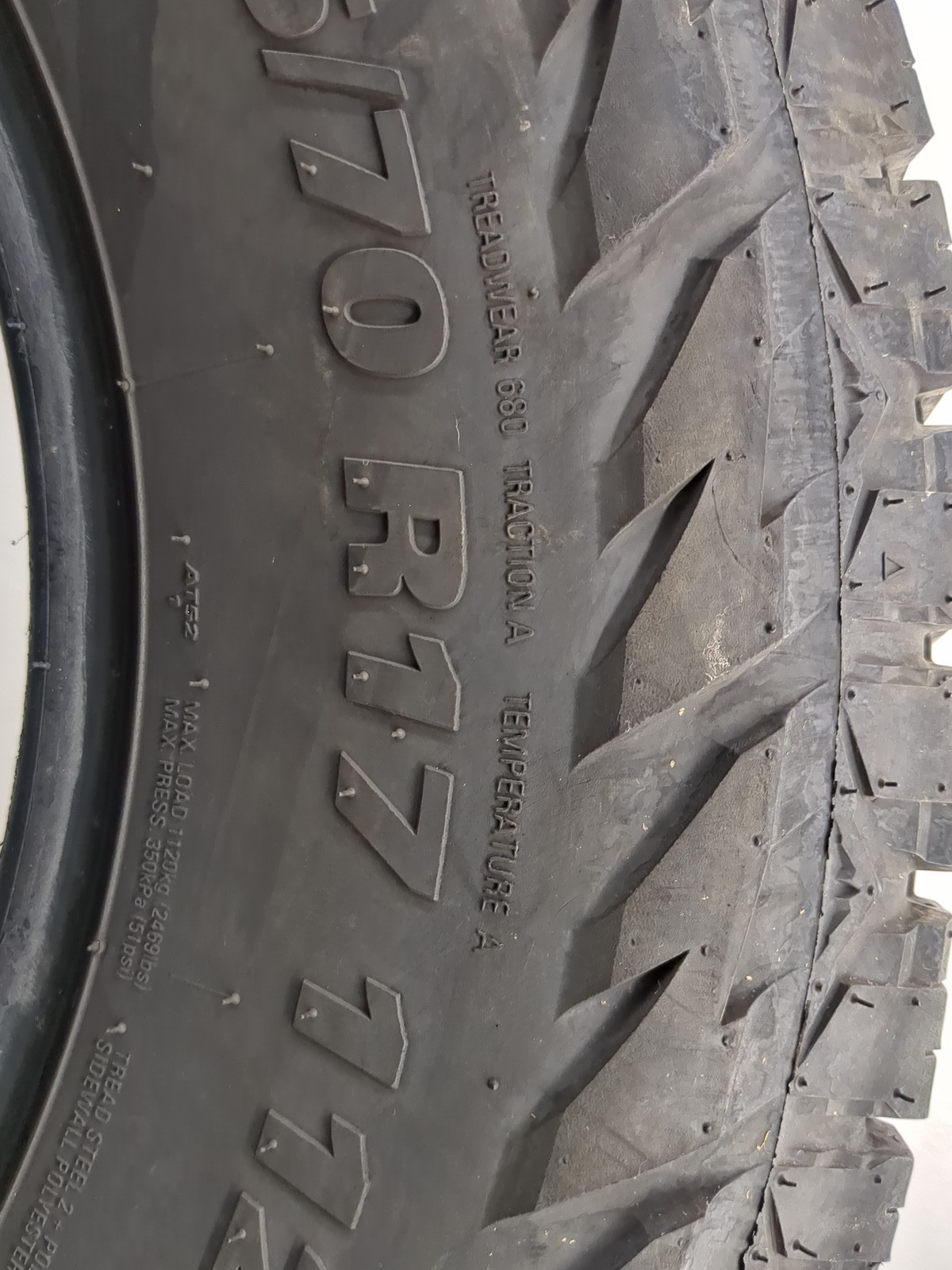 Used Tire 225/70R17 KUMHO ROADVENTURE AT52 112T – Tread Depth 10/32