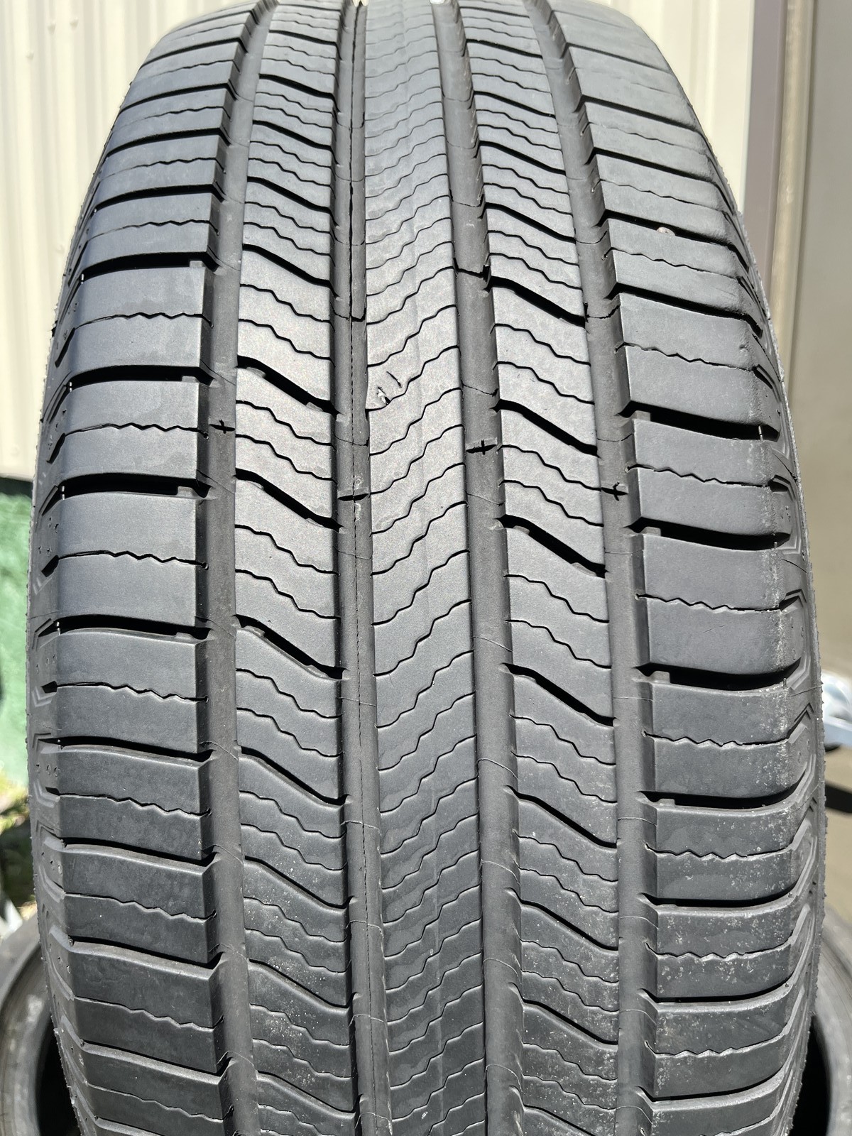 1 Tire Michelin Defender 2 255/65R18 111H DOT.2724 8.25/32 NO Patch
