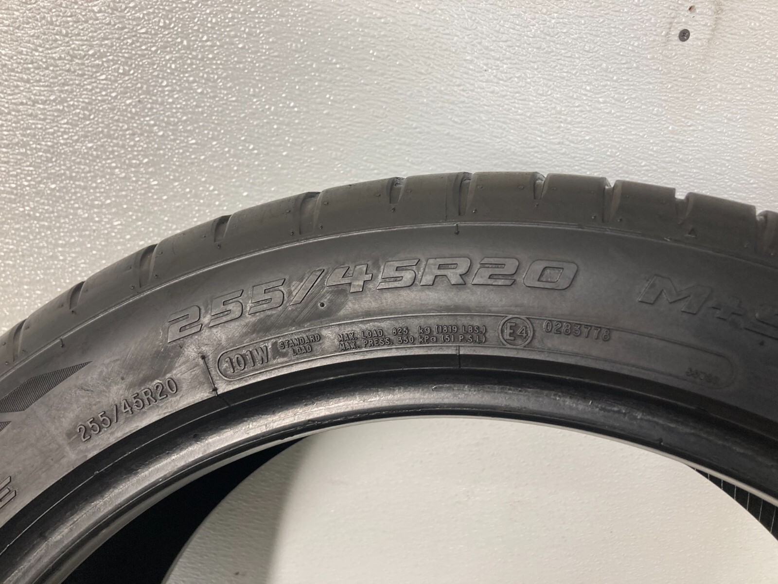 1 Tire 255 45 20 Cooper Zeon RS3-G1 (5.3-6.0/32 Tread) 101W
