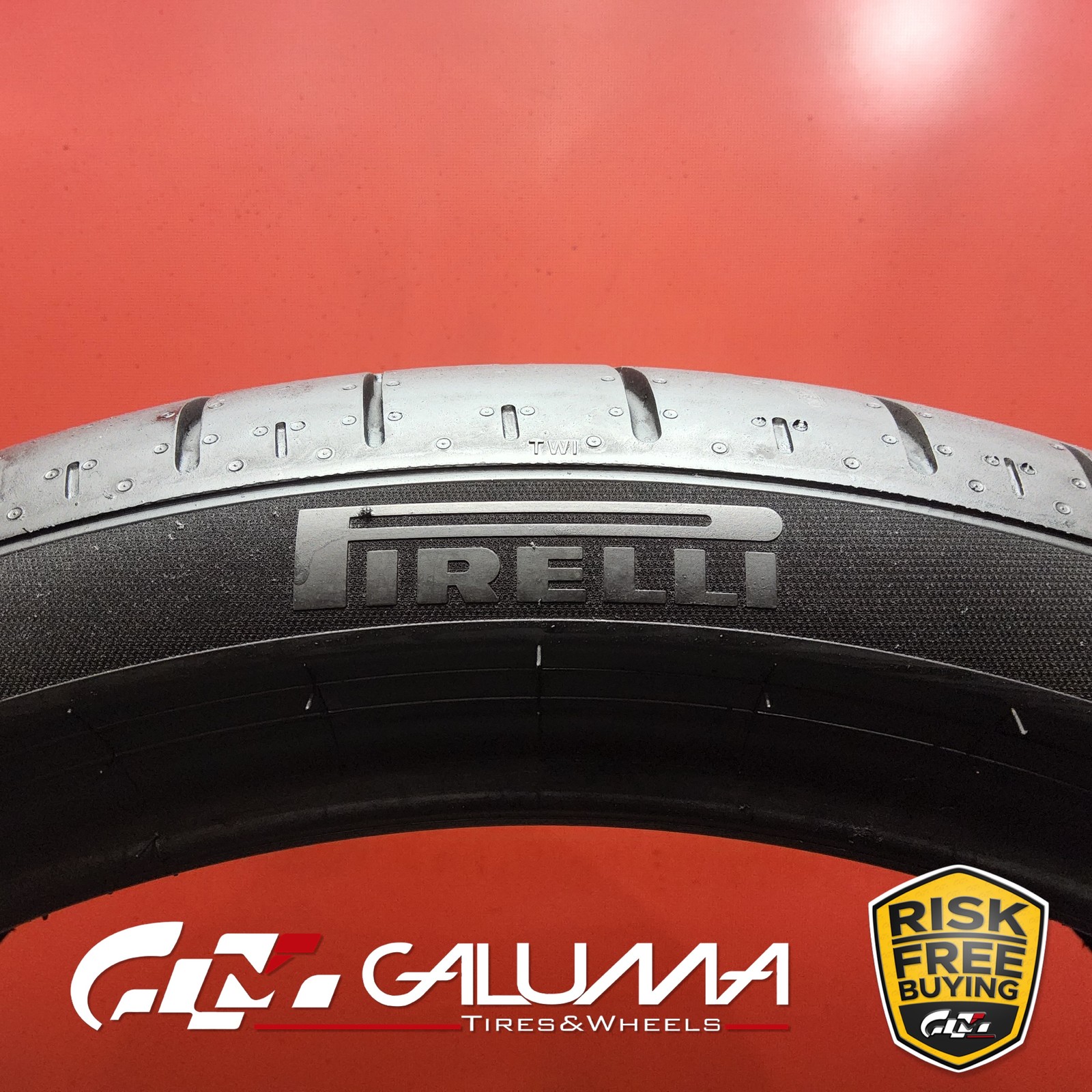 1 Tire Pirelli P-Zero (PZ5) I★ XL 255/35R19 255/35/19 2553519 96Y #95102