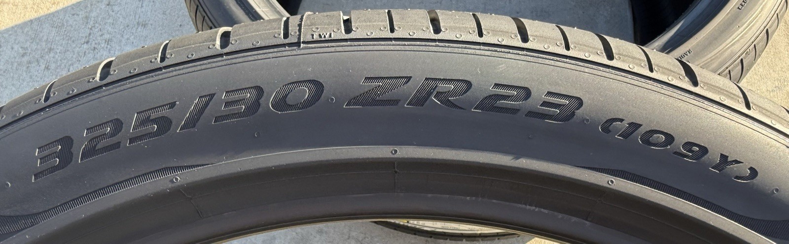 Set of TWO BRAND NEW 325/30ZR23 (109Y) Pirelli P Zero PZ4 Sport L Tires 3253023